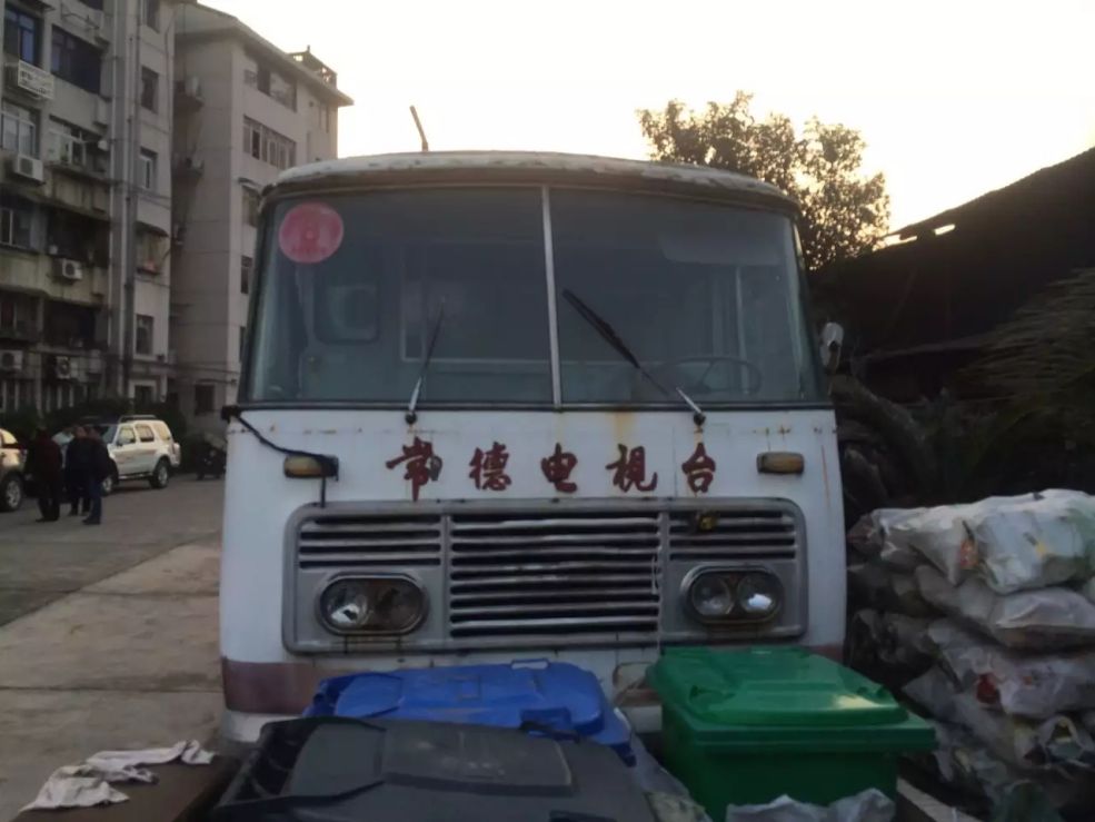 <湖南廣電的第一臺(tái)轉(zhuǎn)播車(chē)>讓她更有價(jià)值，安安全全送她回家