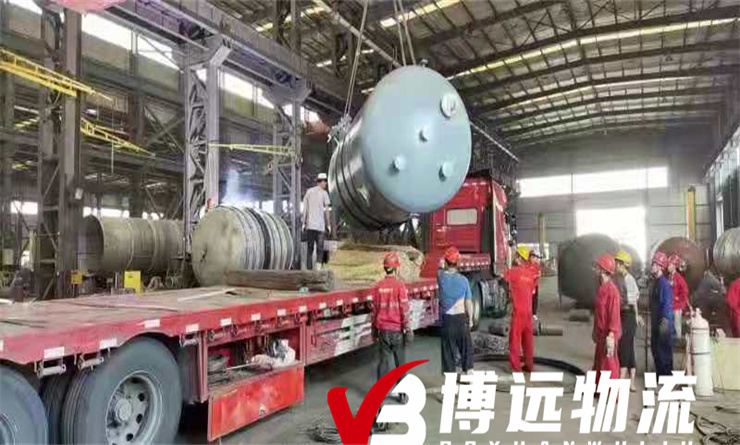 江蘇2臺(tái)17.5米平板車發(fā)貨到新疆