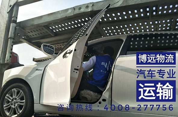 工作人員正在檢查是否拉好手剎.jpg 工作人員正在檢查是否拉好手剎.jpg