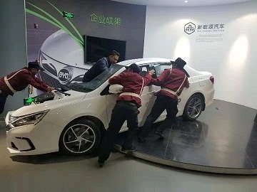 現(xiàn)場多虧了熱心的安保師傅.jpg 現(xiàn)場多虧了熱心的安保師傅.jpg