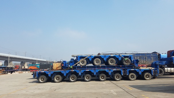 專業(yè)運輸車輛 長途機械設備安全有保障.jpg 專業(yè)運輸車輛 長途機械設備安全有保障.jpg