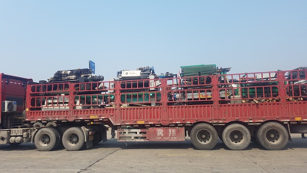 株洲林業(yè)機械設(shè)備運輸至云南昆明博遠物流專車專送貨物捆綁固定牢靠運輸過程包裝不破損.jpg 株洲林業(yè)機械設(shè)備運輸至云南昆明博遠物流專車專送貨物捆綁固定牢靠運輸過程包裝不破損.jpg