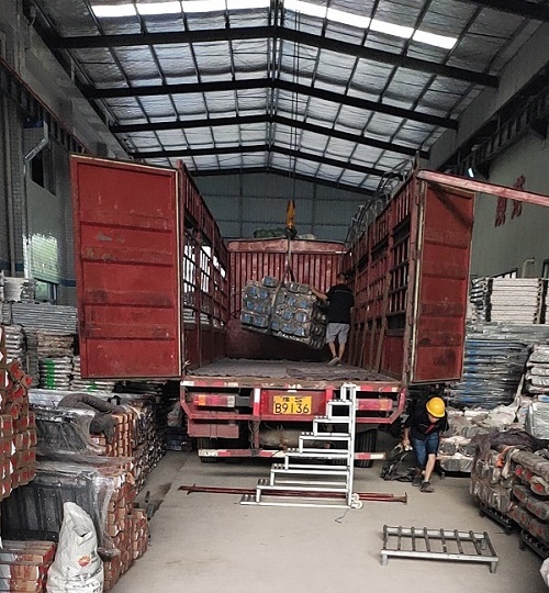 扶手護(hù)欄材料運(yùn)輸2.jpg 扶手護(hù)欄材料運(yùn)輸2.jpg